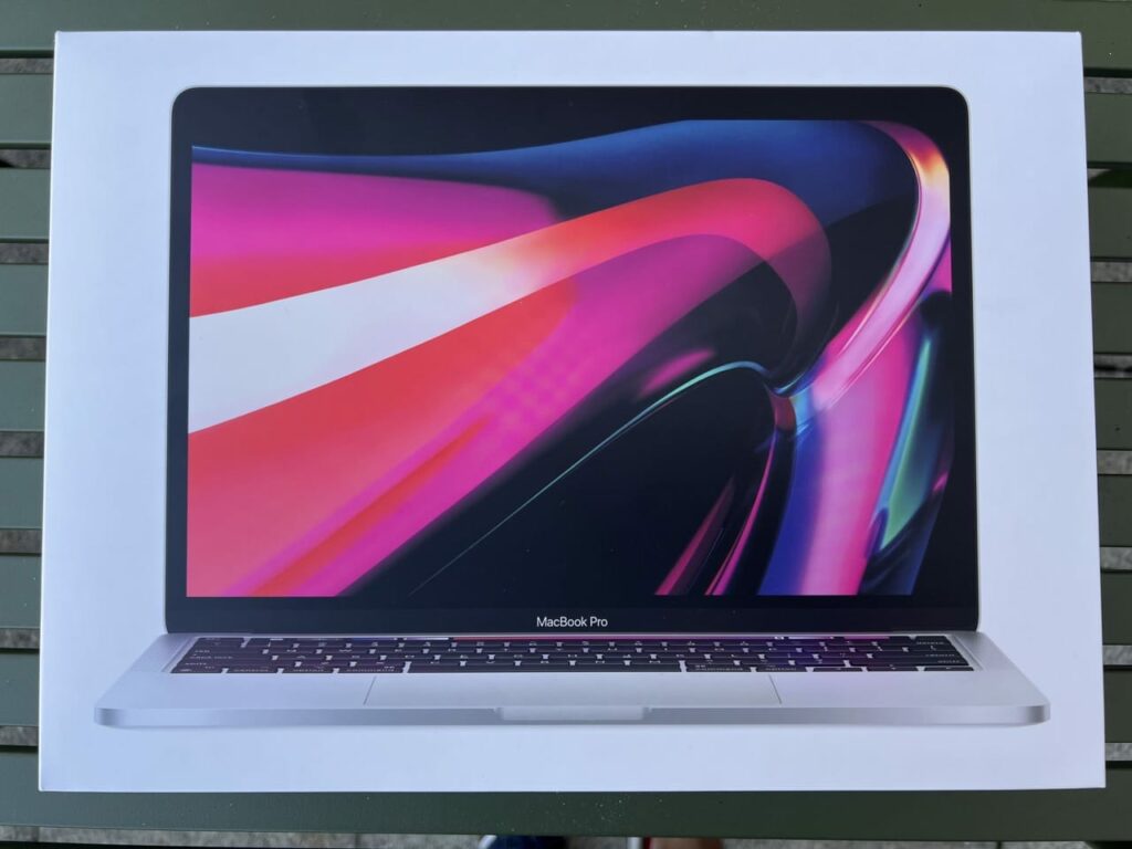 photo of a macbook pro box